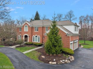 945 Wellsley Ct, Bloomfield Hills, MI 48304