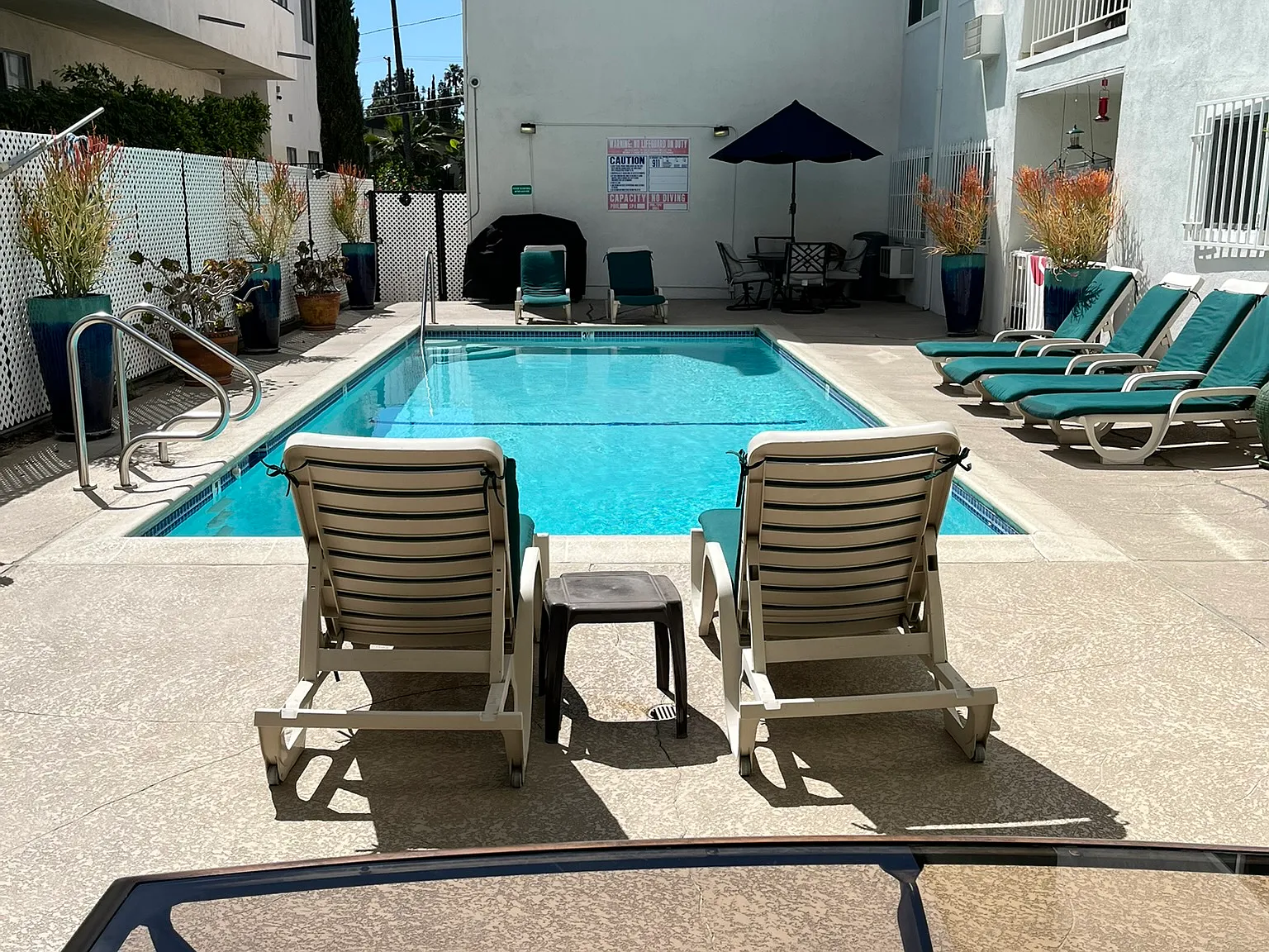 Le Baron Apartments — Photo 2
