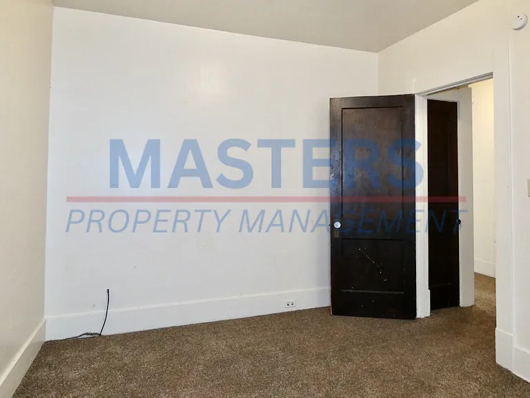 4113 N Lockwood Ave — Photo 23