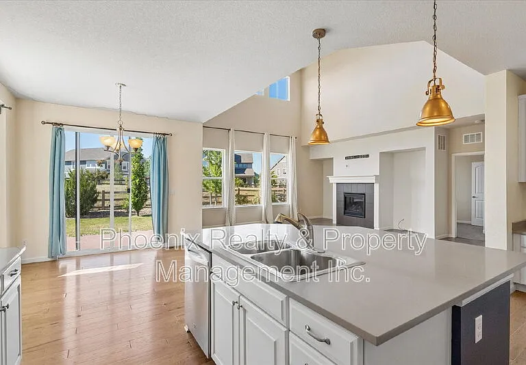 963 Laramie Ln — Photo 6