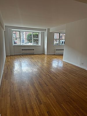 1st image of 3443 Crescent St APT 1R