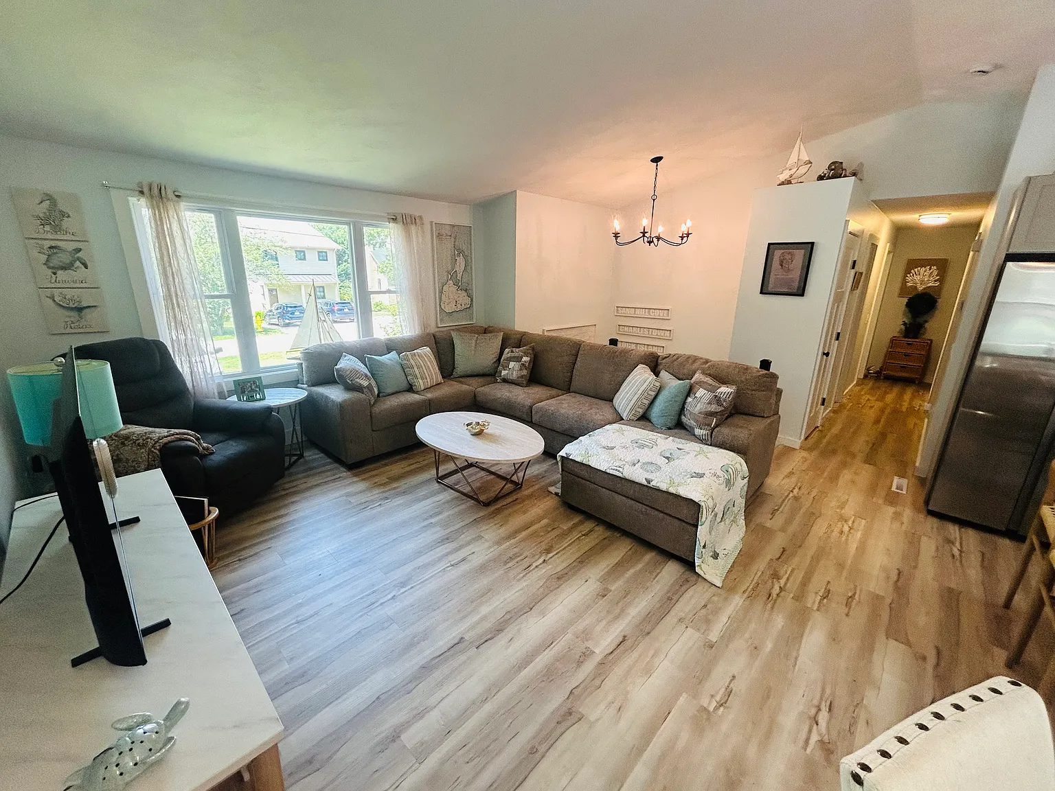 3 bed, 1988 sqft, $3,500 — Photo 2