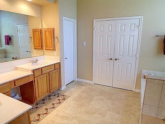 4th image of 32 Chimney Rock Dr
