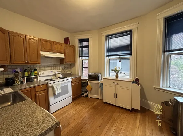 1407 Beacon St APT 6, Brookline, MA 02446