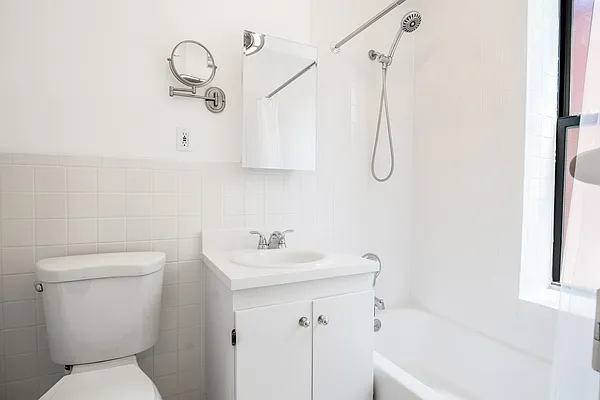 Sold by R New York | media 7