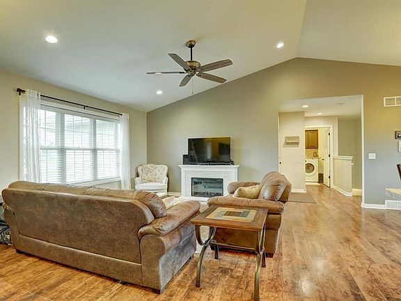 5th image of 635 Badger Dr.
