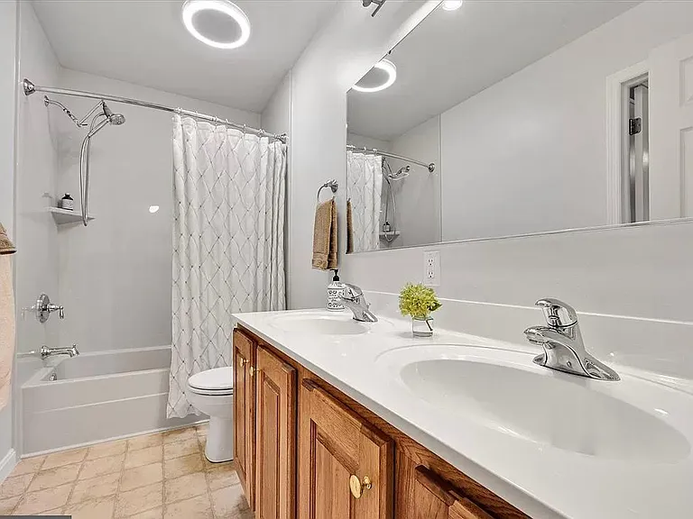 624 Royal View Dr — Photo 7
