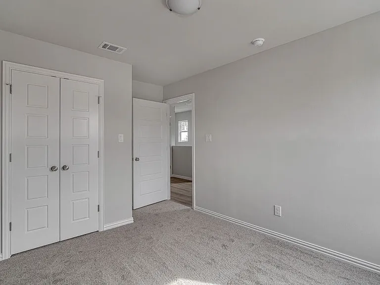 1138 E Broadway Ave — Photo 8