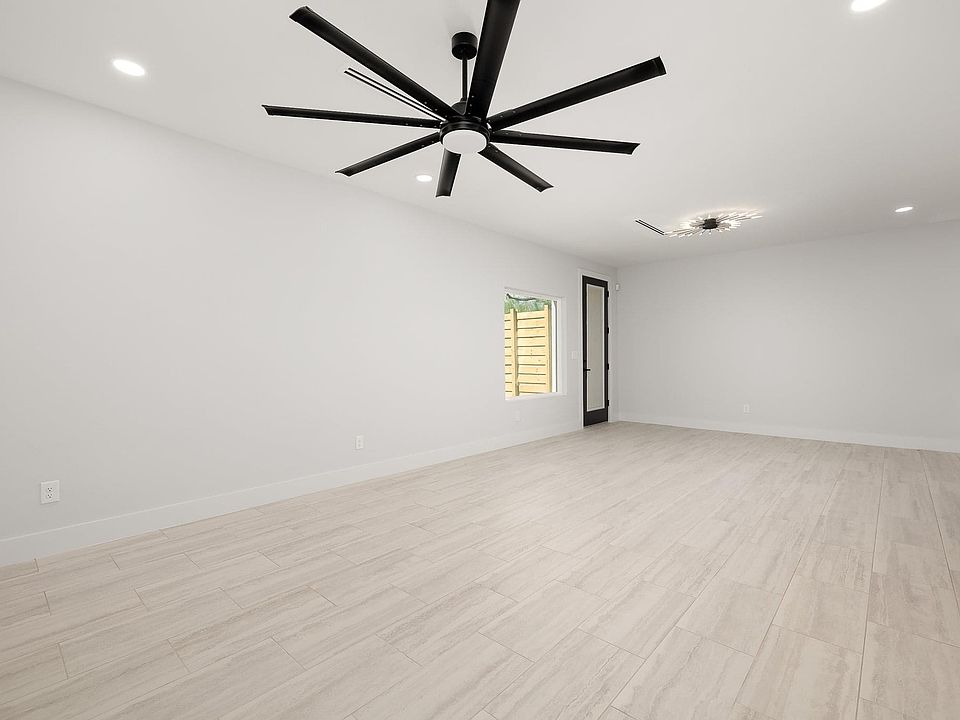 1st image of 1904 Sunset Dr