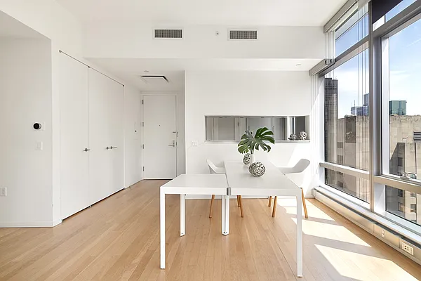 Rented by SR8 REALTY LLC | media 20