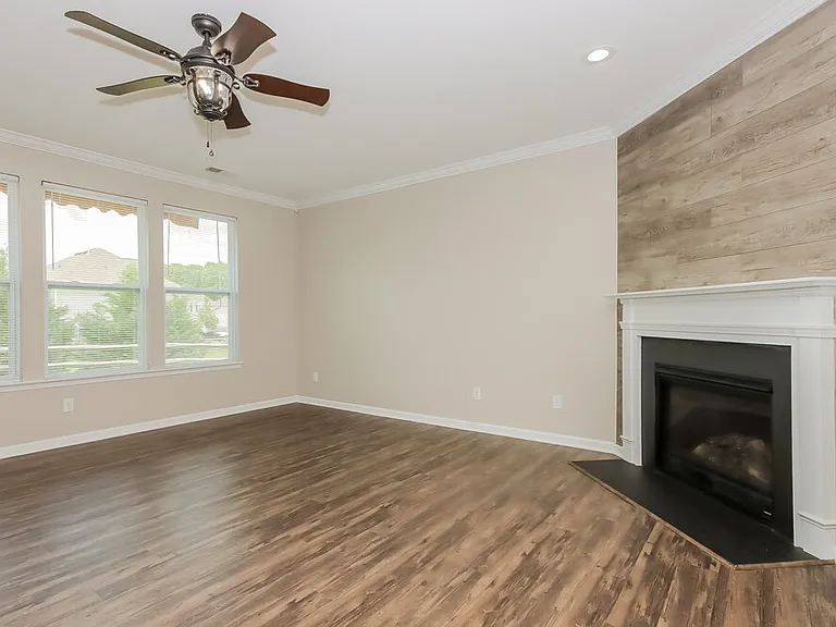 1326 Aurora Ct — Photo 5