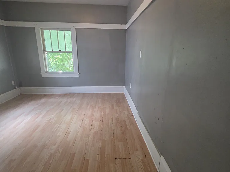 1303 E Hickory St — Photo 56