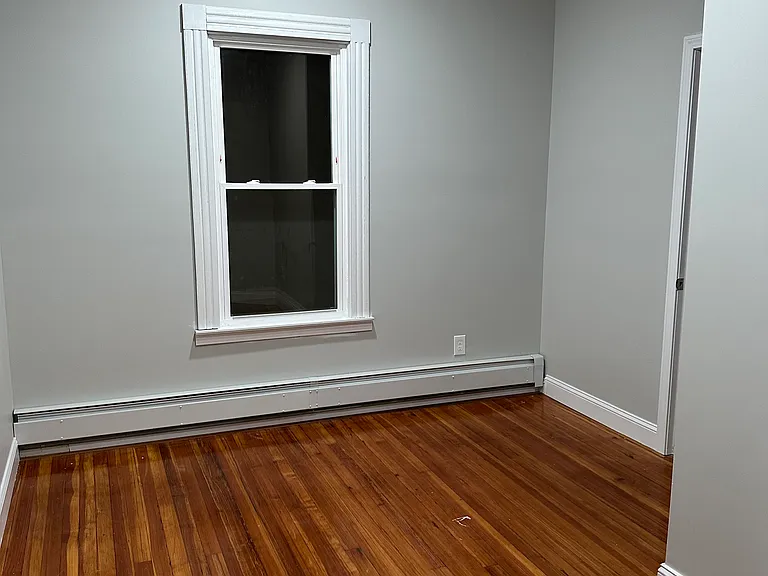 342-344 Sigourney St — Photo 11