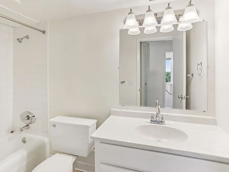 Thornton Place Apartments — Photo 12