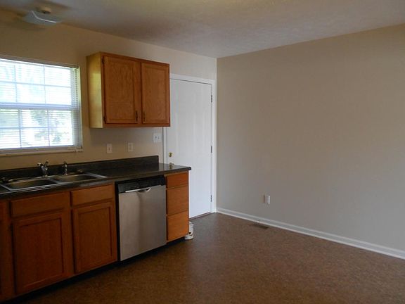 5th image of 2437 E 5th Ave
