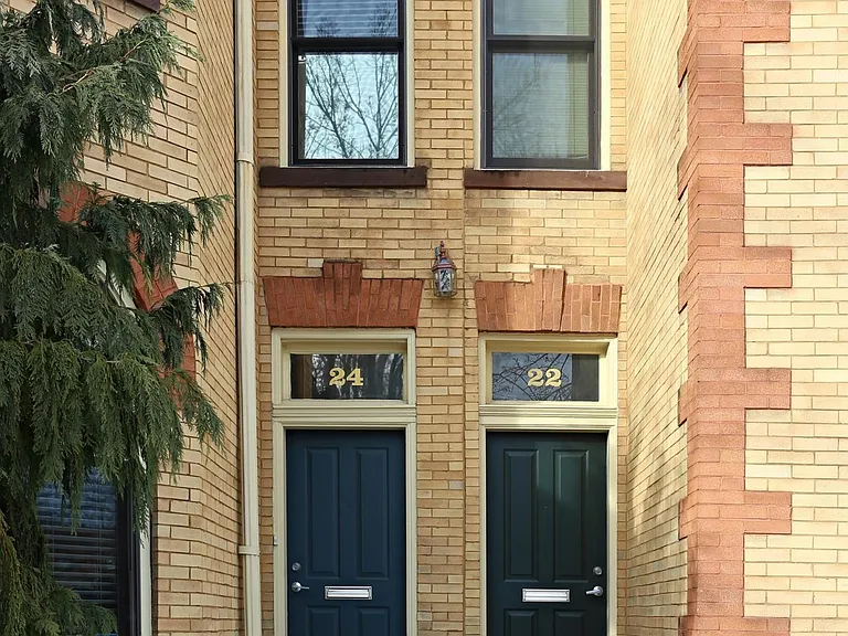 24 W 4th Ave — Photo 2