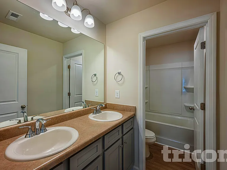 210 Margrave Dr — Photo 15