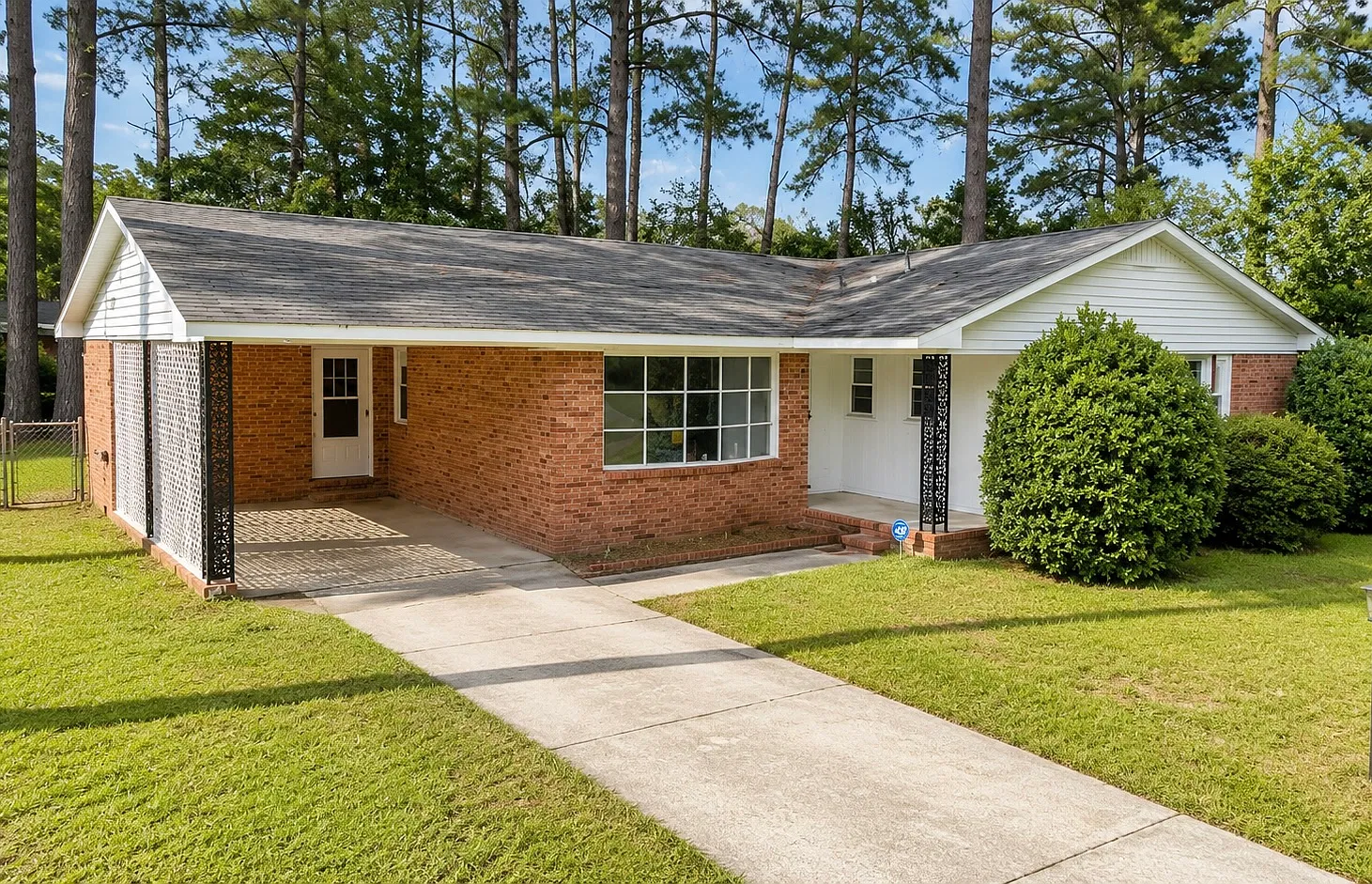 3 bed, 1.5 bath, 1350 sqft, $1,800 — Photo 1