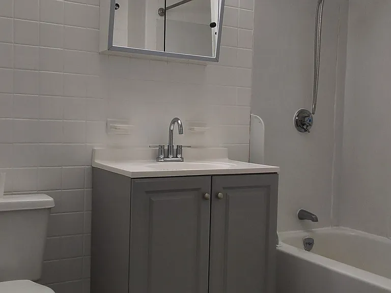 180 Fulton St — Photo 6