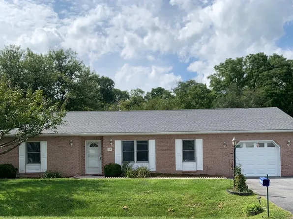 15 Plantation Dr, Hagerstown, MD 21740