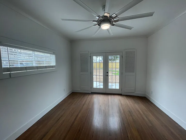 1402 N Main St — Photo 7
