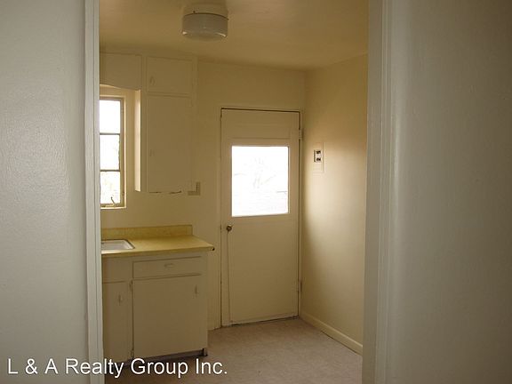 5th image of 105 S Bayard St