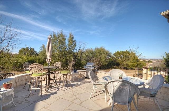 Nestled against a wooded greenbelt, this wonderful Sun City Texas Vernon Hill features a stone Patio