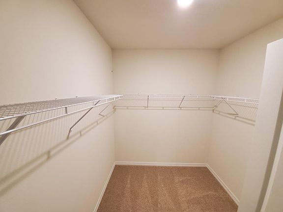 3rd image of 929 Summer Glen Dr