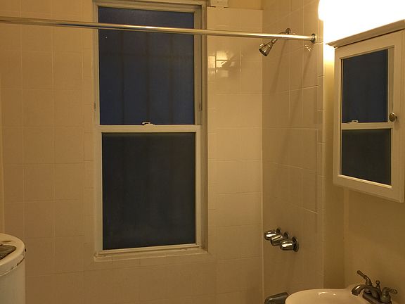 5th image of 1910 N Whipple St #1