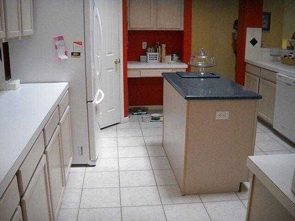 4th image of 1508 Amelia Dr