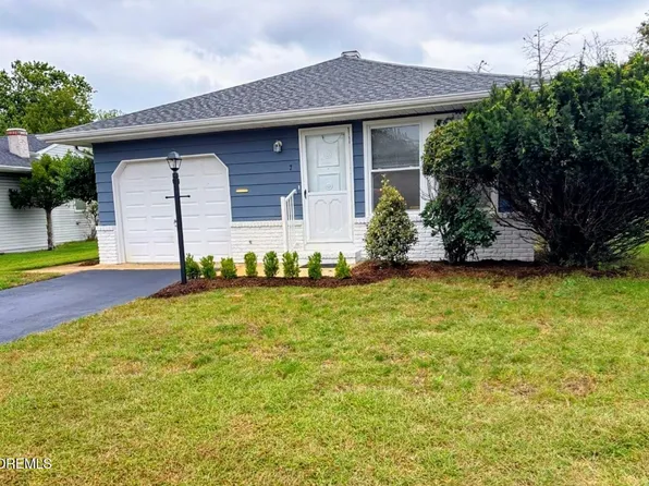 7 Bonasse Street, Toms River, NJ 08757