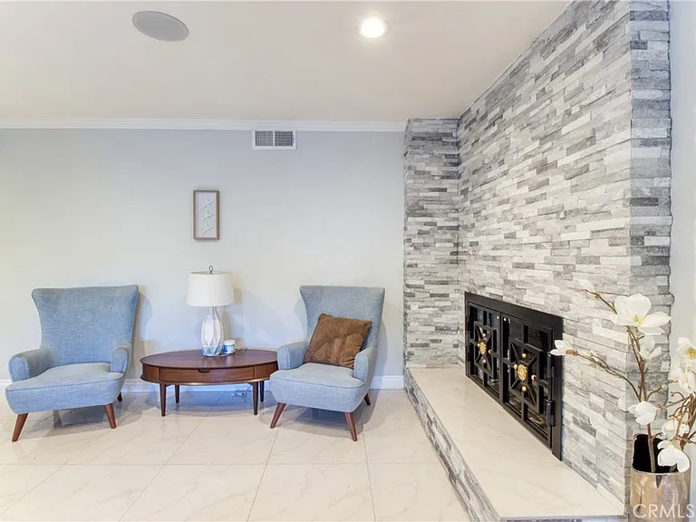 7796 Skyhill Dr — Photo 4