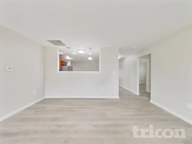 11491 N Creekside Dr — Photo 2