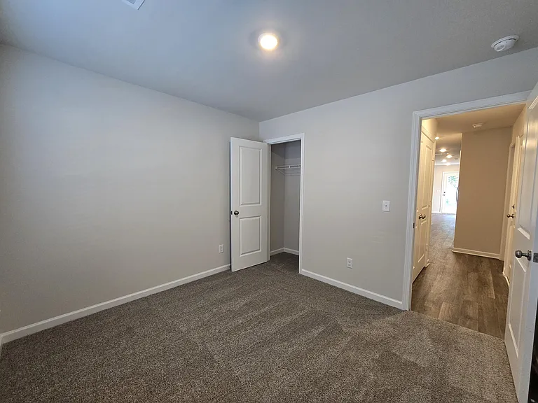 1128 Russell Ave — Photo 14