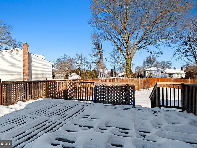 209 Front St — Photo 33