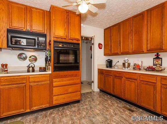 3rd image of 31 Creekwood Dr