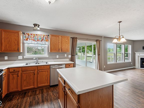 5th image of 8562 Walden Trace Dr