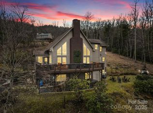 106 Bishop Cove Rd, Fairview, NC 28730