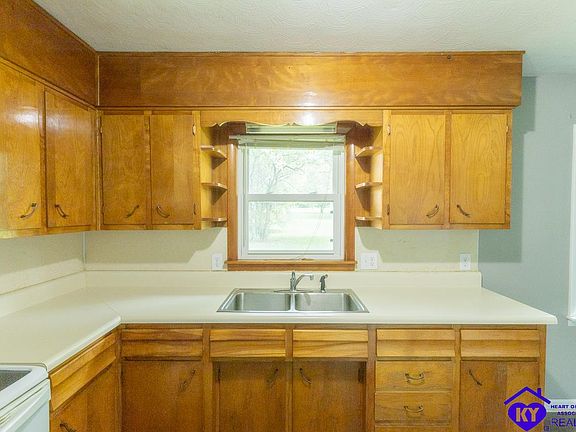 5th image of 424 W Maple Ave