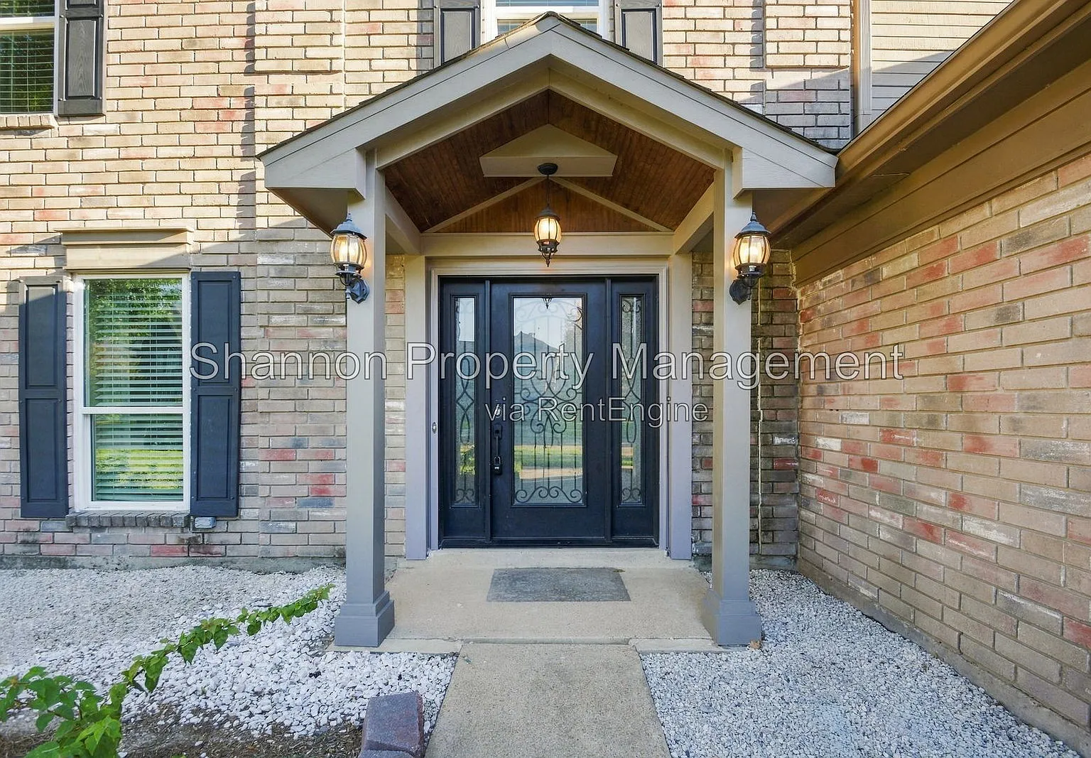 4 bed, 2.5 bath, 2396 sqft, $2,650 — Photo 2