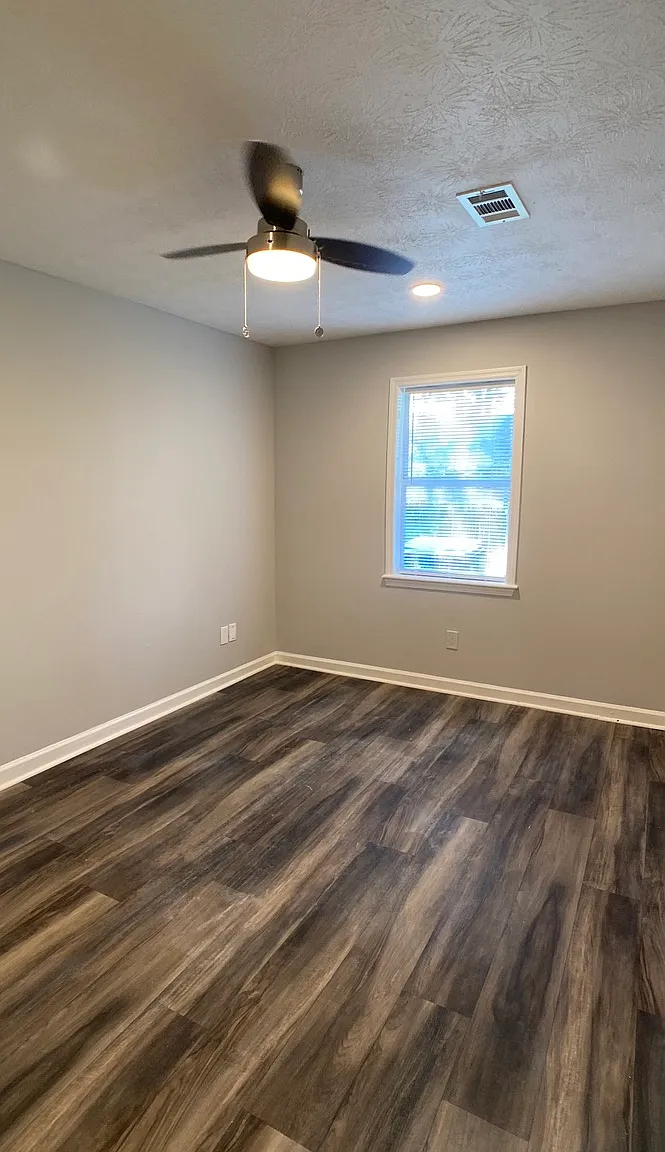 2 bed, 1.0 bath, 1200 sqft, $950 — Photo 2