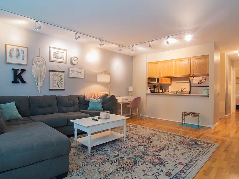 1221 N La Salle Dr — Photo 5