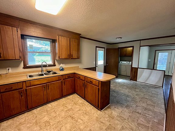 4th image of 105 Laurel Dr