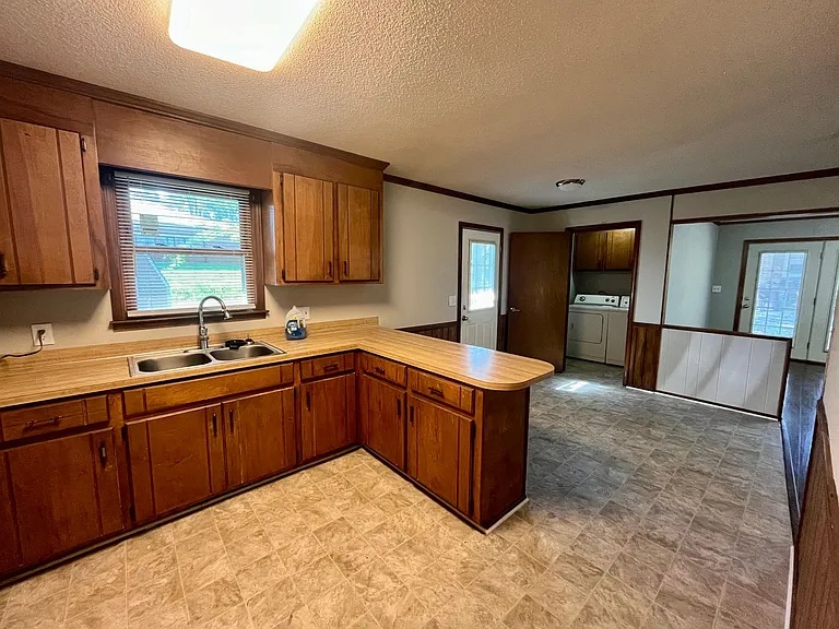 105 Laurel Dr — Photo 4
