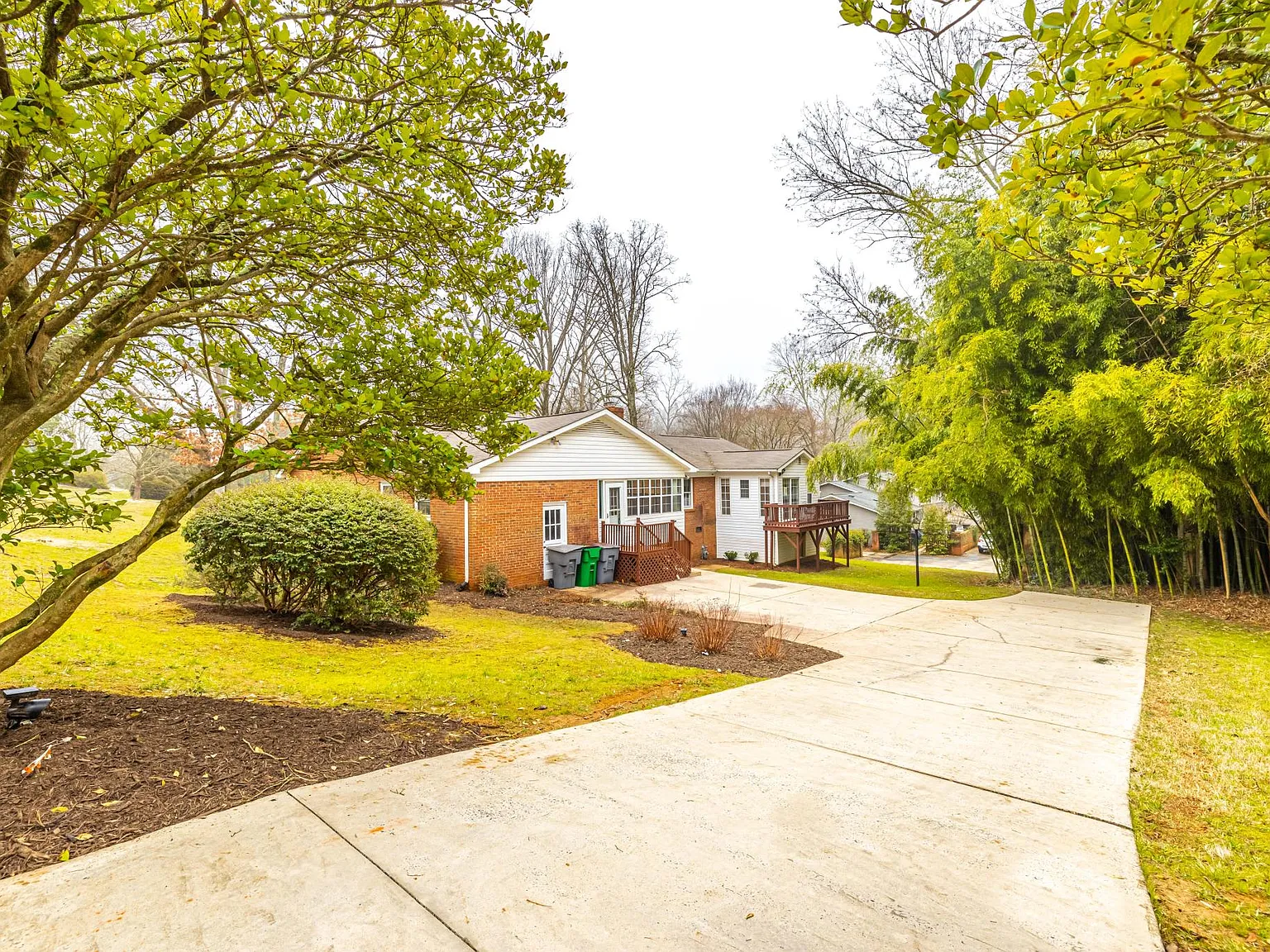 4 bed, 2.5 bath, 2698 sqft, $2,850 — Photo 2