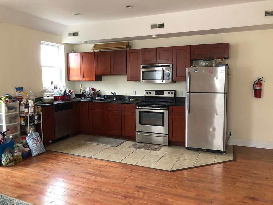 1st image of 420 N 40th St Fl 3rd