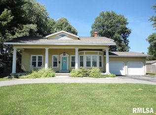 719 E Park St, Taylorville, IL