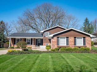 7616 Rohrer Dr, Downers Grove, IL 60516