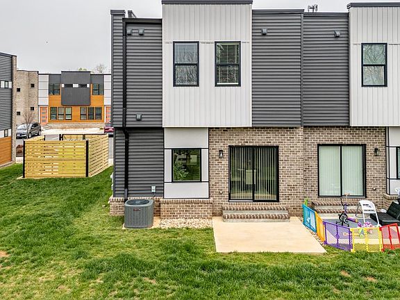 2nd image of 420 Breezewood Dr #113