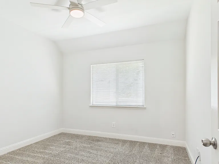 1405 Meadowbrook Dr — Photo 13